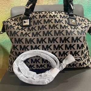 Michael kors handbag with strap